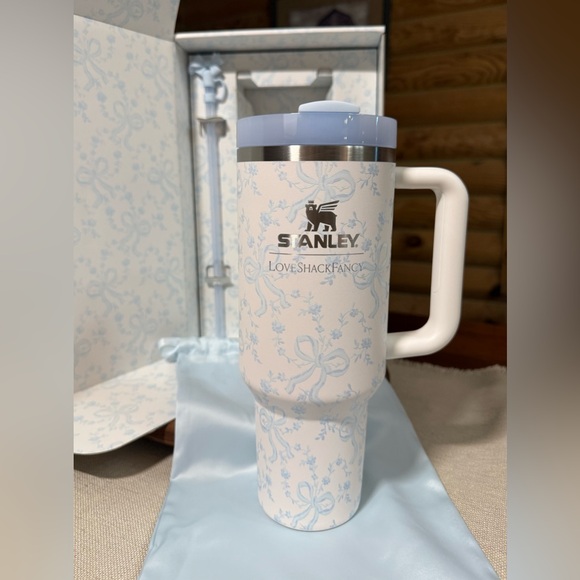 STANLEY + LoveShackFancy 40oz Quencher Tumbler * COQUETTE BOW WINTER ICE